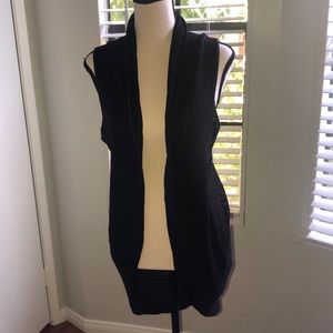Beautiful NWT sweater cardigan sleeveless